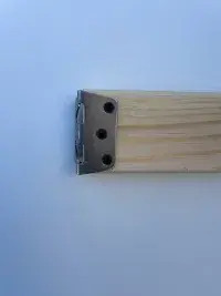 Крепление средника кровати